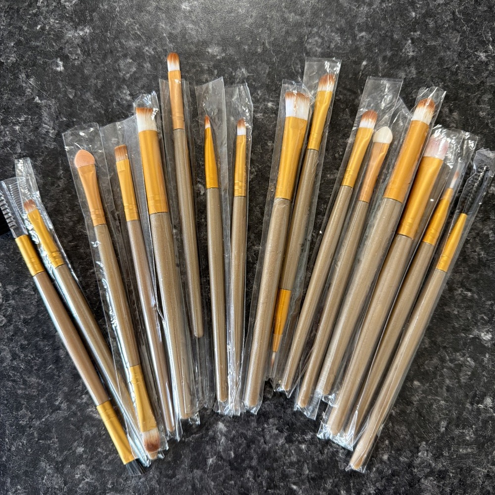 Bundle of 16 Make Up Brushes Never Use Makeup Brushes for Cosmetics Gift Set